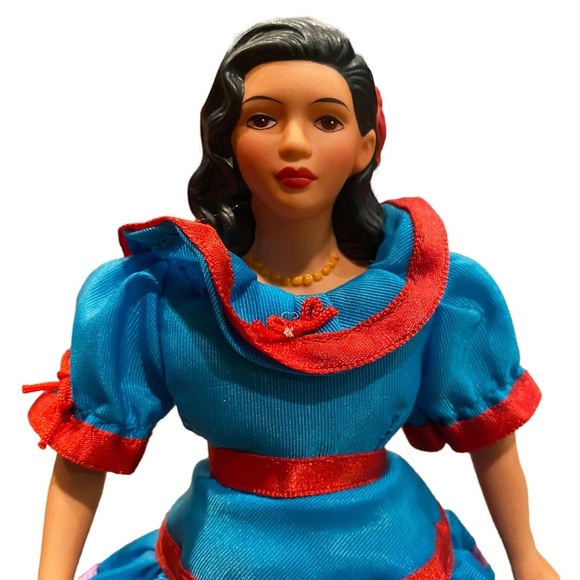 Vintage 1990 AVON Lupita from Mexico International Porcelain Doll Collection 8" - Picture 2 of 11